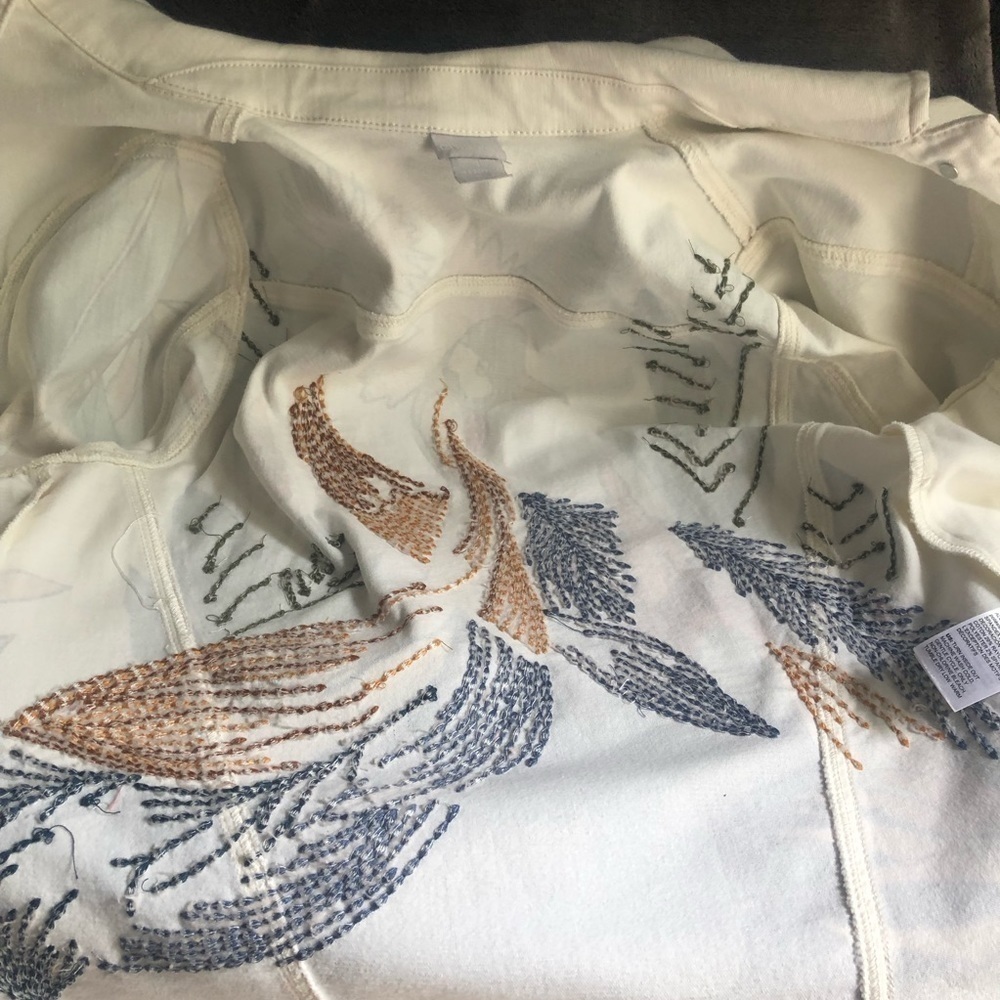 CHICO’S peacock floral flowers creamy white jean jacket size one - Picture 7 of 12